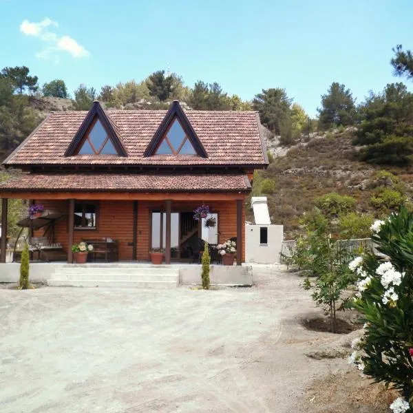 Agros Timber Log House，位于Lagoudhera的酒店
