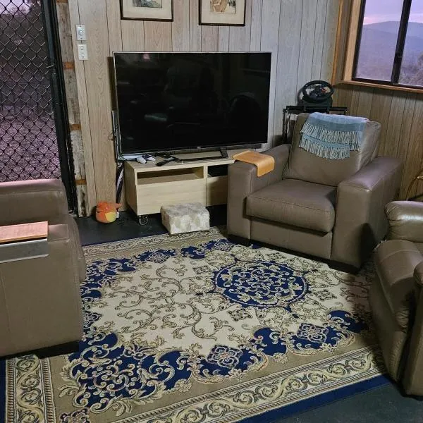 The Shed，位于库马的酒店