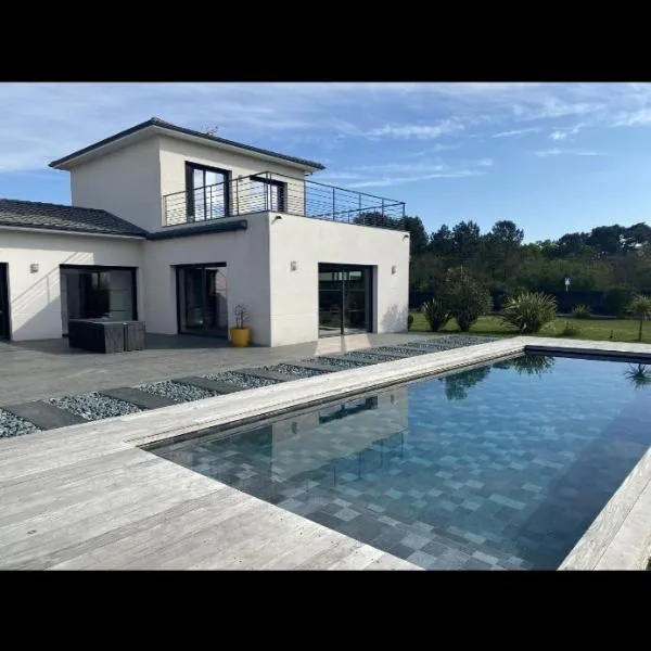 Sur la route des châteaux，位于Soussans的酒店