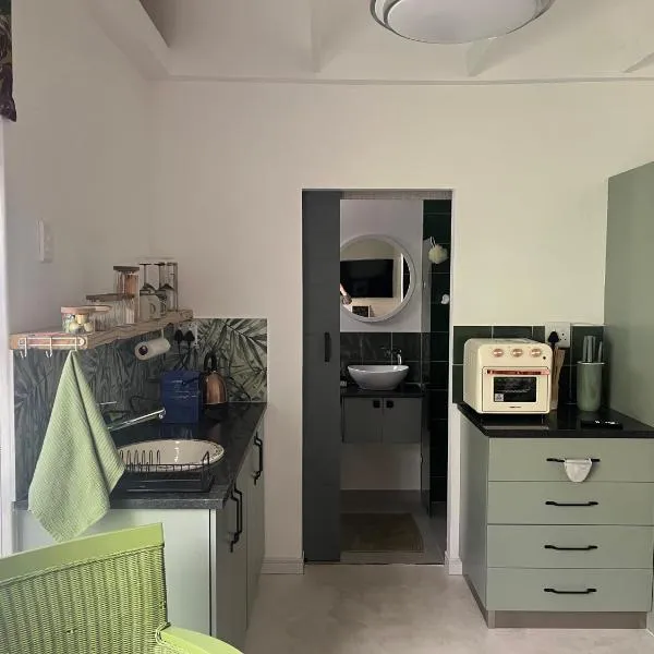 carol close1 small apartment，位于Eversdal的酒店