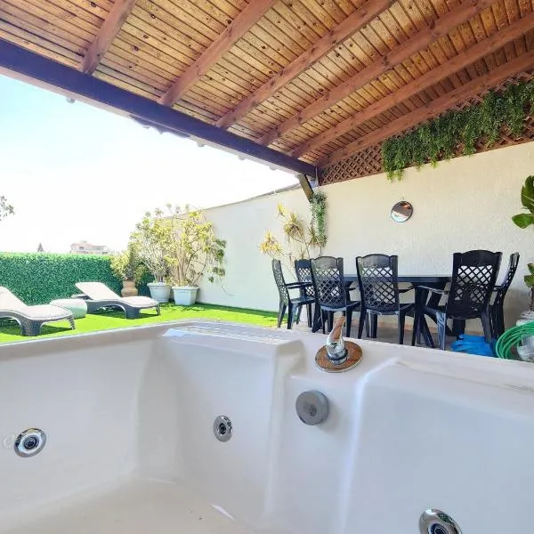 Near Beach, Family Penthouse，位于Qiryat Yam的酒店
