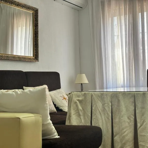 Apartamento luminoso con patio privado junto a la Plaza de Toros de Montoro，位于蒙托罗的酒店