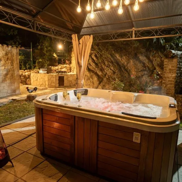 Ô Jacuzzi du Mazet，位于Murles的酒店
