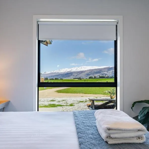 Tarras Countryside Retreat - Near Tourist Route - Private room with shared spaces，位于Tarras的酒店