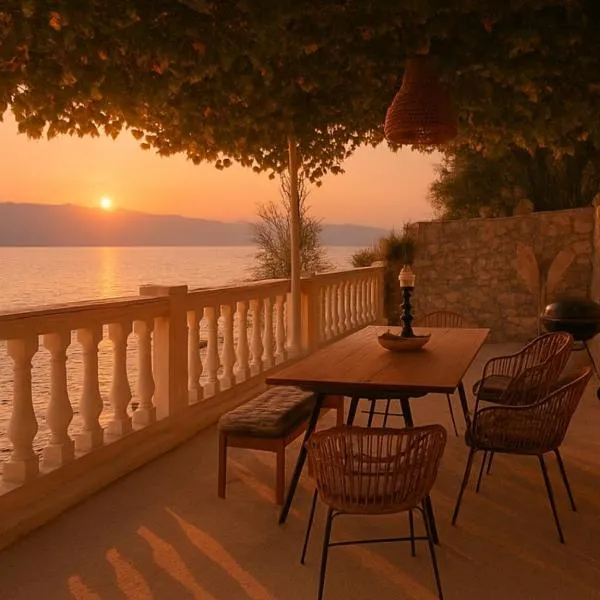 Villa ZeN- with Private garden and beach，位于萨摩斯的酒店