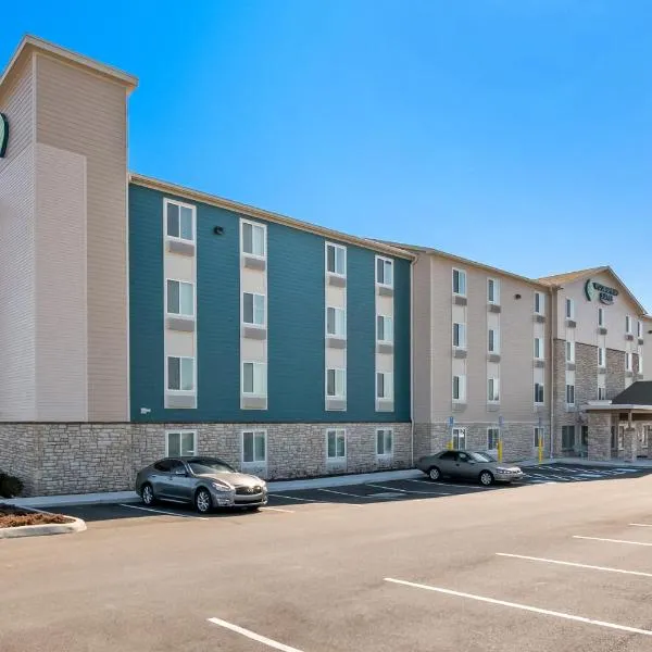 WoodSpring Suites Newington - Hartford South，位于Newington的酒店