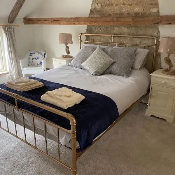 Boutique 2 bedroom cottage - North Norfolk coast，位于Hindringham的酒店