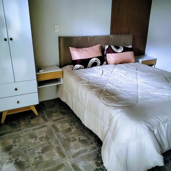 Noah House Ezeiza，位于埃塞萨的酒店