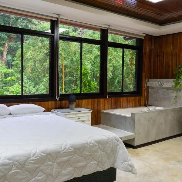 Casa Coyota Hotel，位于蒙泰韦尔德哥斯达黎加的酒店