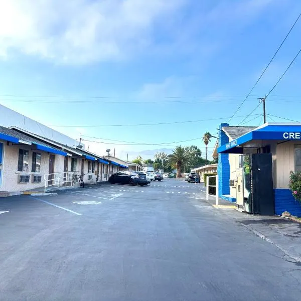 The Crest Motel，位于科罗娜的酒店
