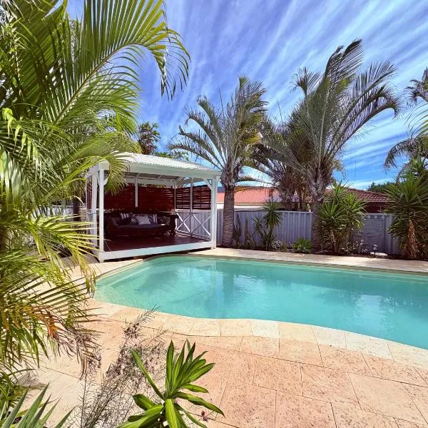 Manta Stays Resort-Style Tropical Oasis，位于卡尔巴里的酒店