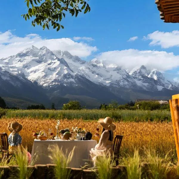 LiJiang Mountain Spring Resort，位于白沙的酒店