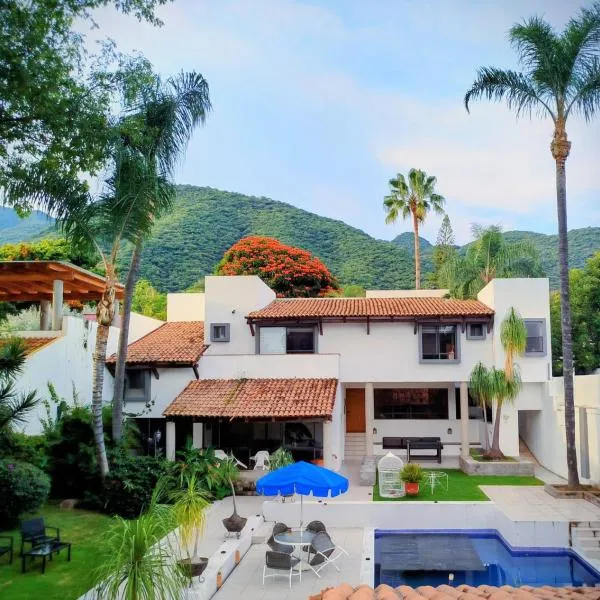 Escapada de Lujo en Ajijic Habitaciónes Privadas con Baño vistas Alberca Montañas，位于阿吉吉克的酒店