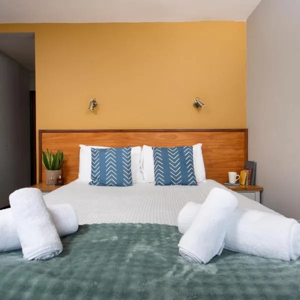 Tricky's at The Tolgus Inn, Redruth - Free WiFi - Free Parking，位于雷德鲁斯的酒店