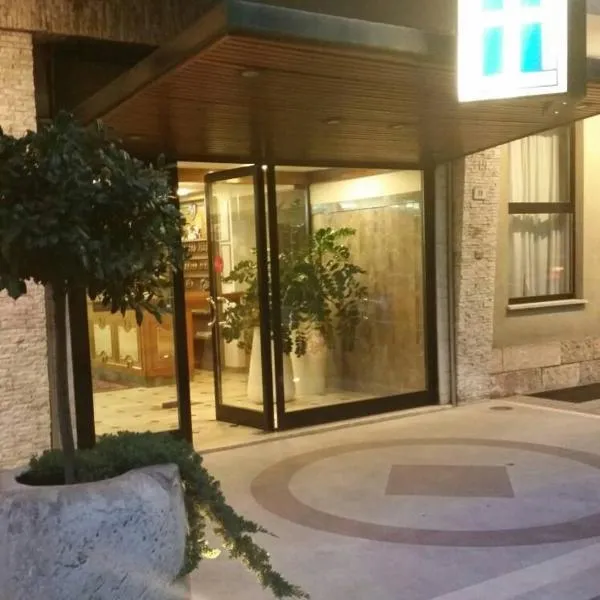 Hotel Excelsior，位于Villa San Leonardo的酒店