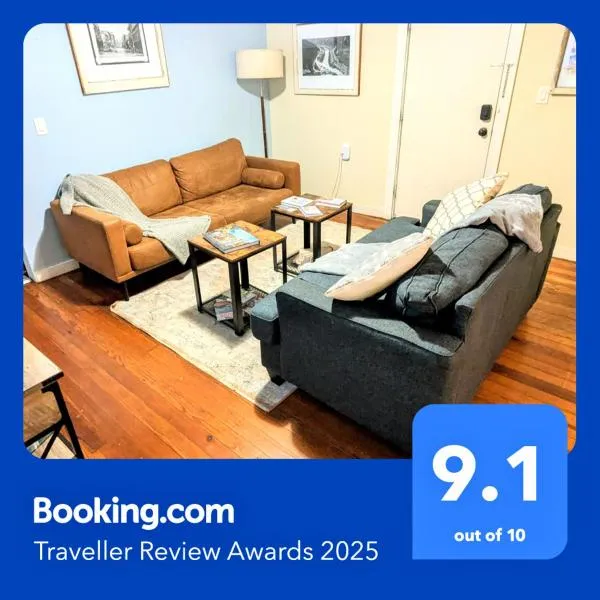 Relaxing Rustic Oasis, Unit A - 6 minute walk to Downtown! Pet-friendly & Cyclists Welcome!，位于坎伯兰的酒店