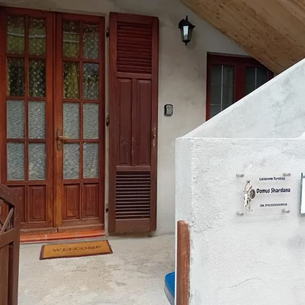 Domus Shardana，位于贡内萨的酒店