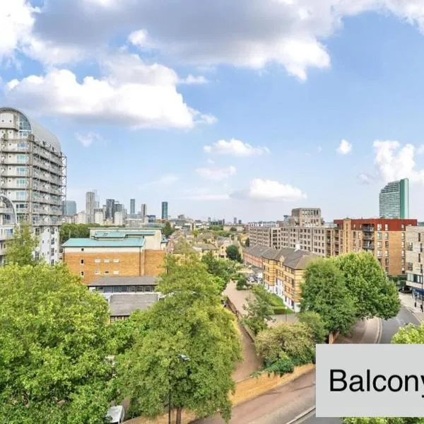 Canary Wharf Skyline ViewI Modern and Bright Top-Floor RoomsI Not Whole Flat，位于伦敦的酒店