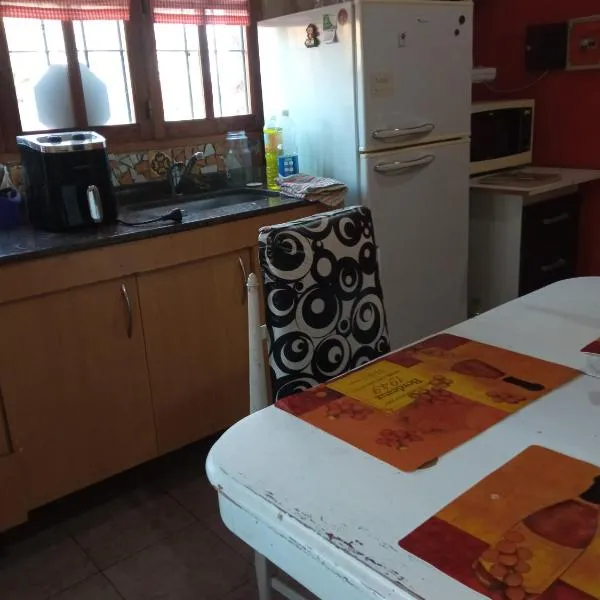 Casa con vista a las sierras en Cosquin!，位于科斯金的酒店