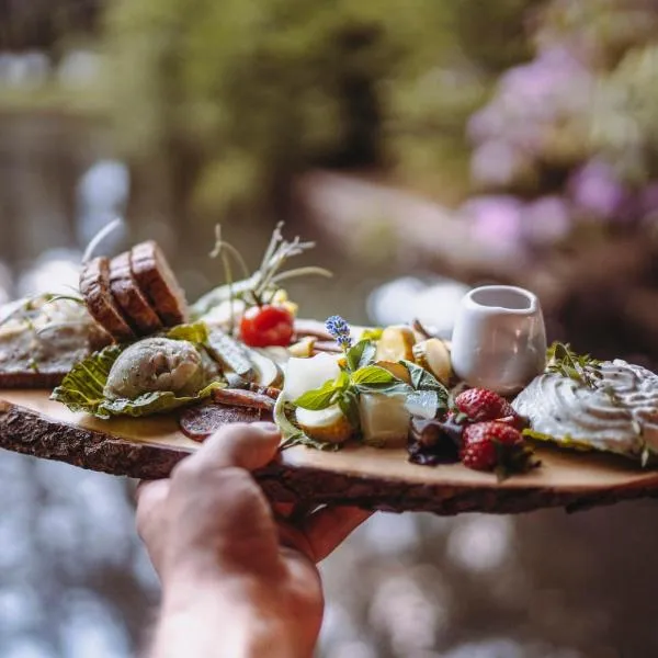 安拉格斯塔里克酒店，位于吕本瑙的酒店