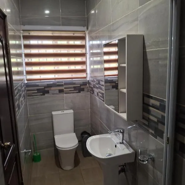 Douglas Luxury Apartments At Douglas Court, Adenta, Accra，位于阿克拉的酒店