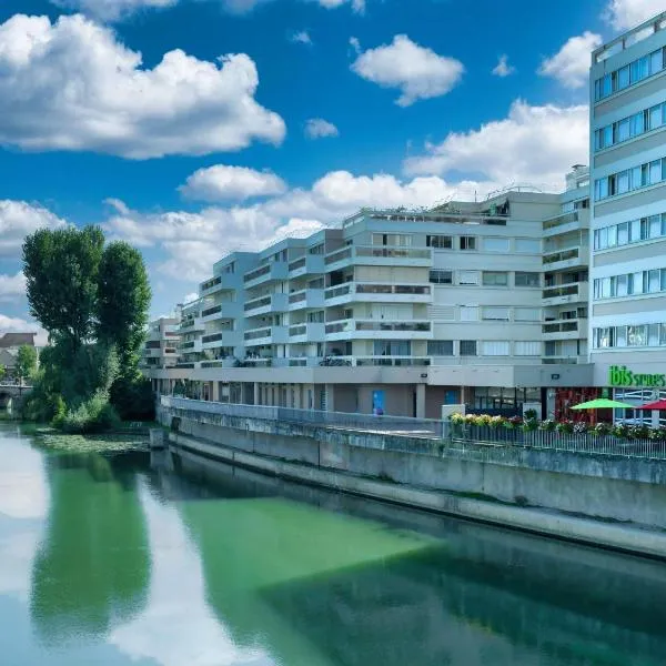 莫城中心宜必思酒店，位于莫城的酒店