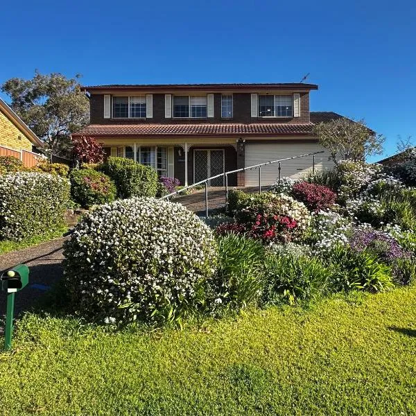 Sunny Lakeview Lodge- Perfect for Family & Friends，位于Bonnells Bay的酒店