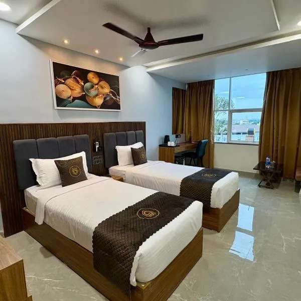 Hotel Grand Vista，位于Ranjangaon的酒店