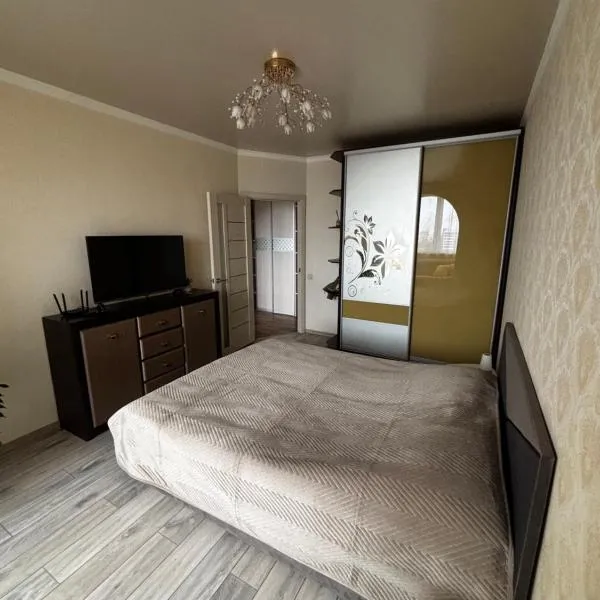 Квартира центр НАБЕРЕЖНИЙ，位于赫梅利尼茨基的酒店