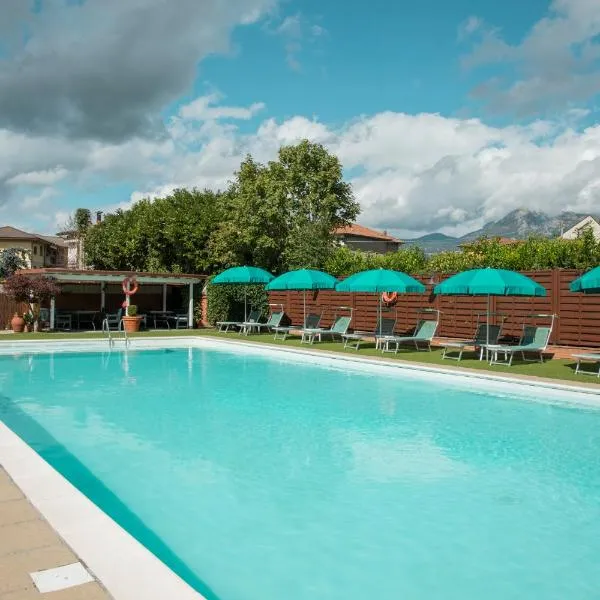 拉朗特娜餐厅酒店，位于加尔法尼亚纳新堡的酒店