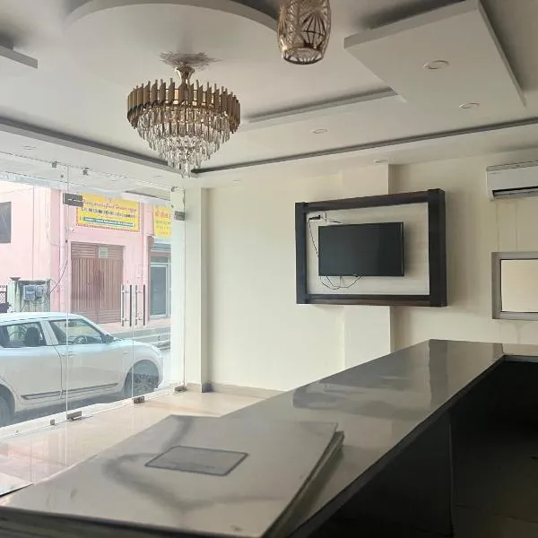 The Pacific By Sitara Stays，位于加姆布的酒店