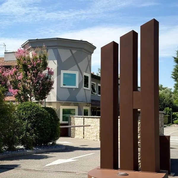 Iris Hotel，位于埃尔布斯科的酒店