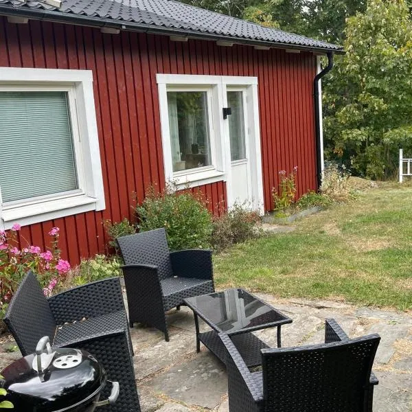 Ådalsvägenhus，位于Fågelfors的酒店