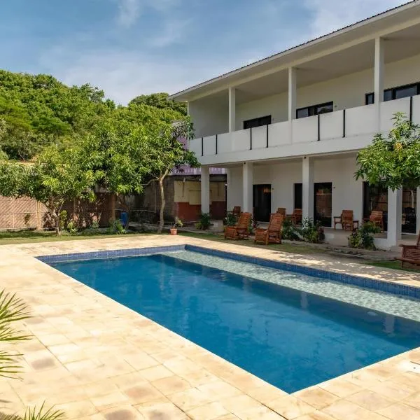 Satu Hati Hotel，位于Ekas的酒店