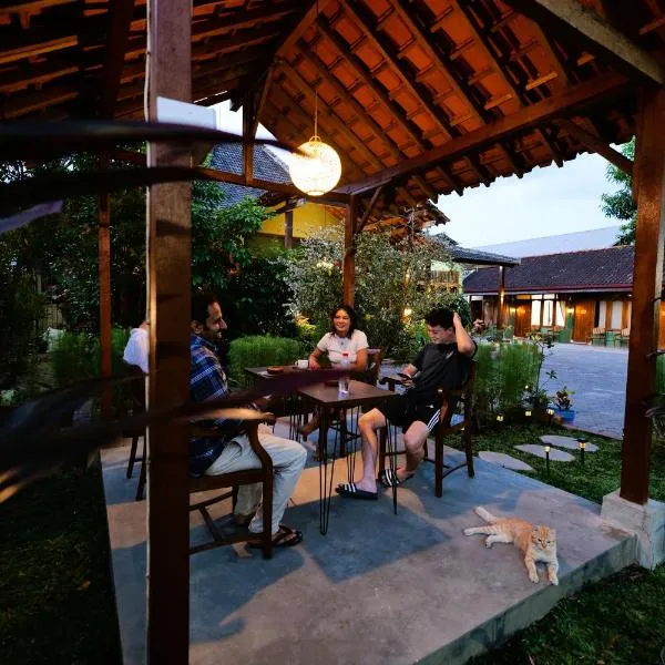 Sleepy Raccoon Hostel，位于日惹的酒店