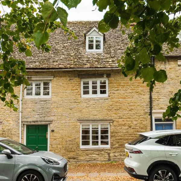 Charming Cotswold Cottage on Church Green, Witney，位于威特尼的酒店