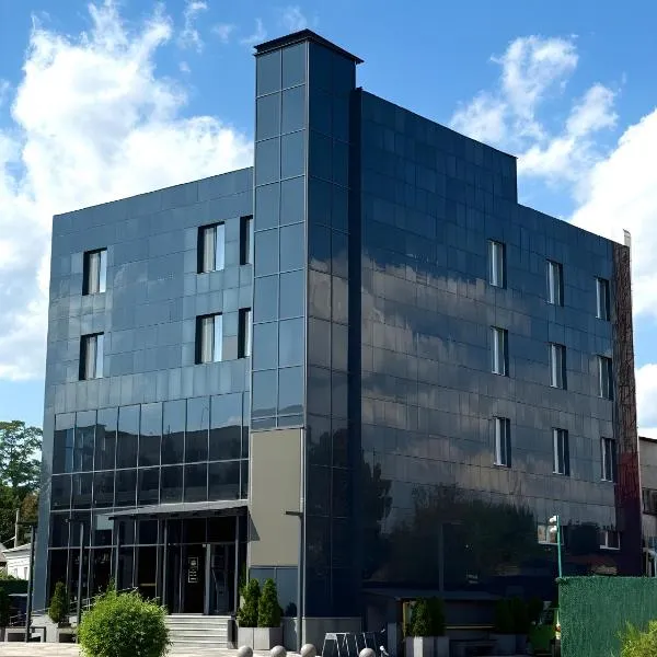 Farmer`s Hotel，位于佩列亚斯拉夫-赫梅利尼茨基的酒店