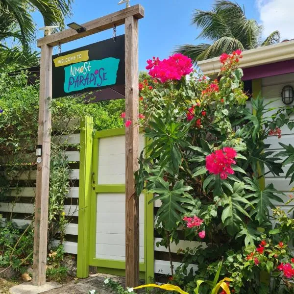 Almost Paradise Cottage Retreats，位于Sauteurs的酒店