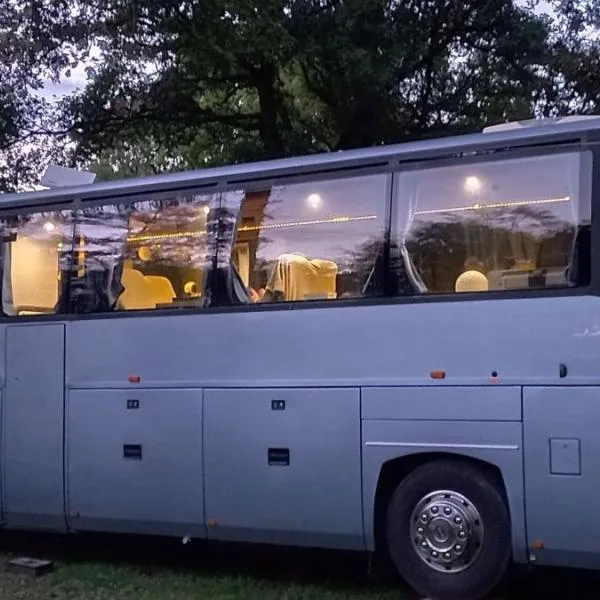 Unique et Insolite Bus Iliade，位于Bourg的酒店
