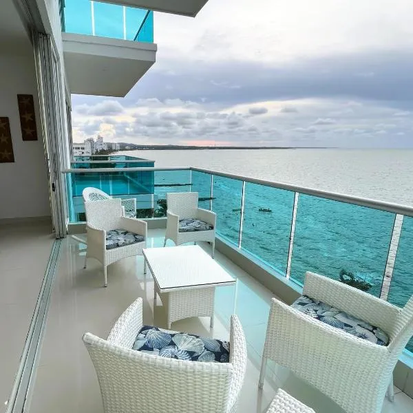 Apartamento de Lujo Frente al Mar con Terraza y Piscina，位于科韦尼亚斯的酒店