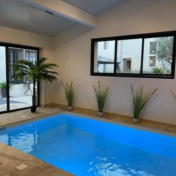 Studio Cosy dans les granges d un château accès spa，位于瓦雷讷沃泽勒的酒店