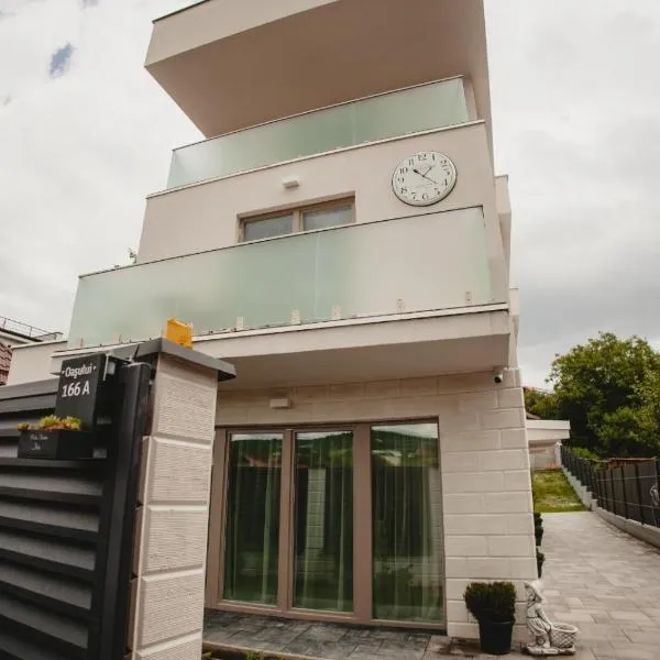 White House Iris Cluj Napoca - Apartament 2 - parcare gratuita, self check in 24h, aeroport 15 minute !，位于克卢日-纳波卡的酒店