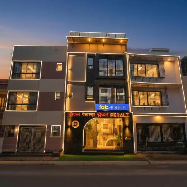 FabHotel Peralz - Nr Boriwali Station，位于孟买的酒店