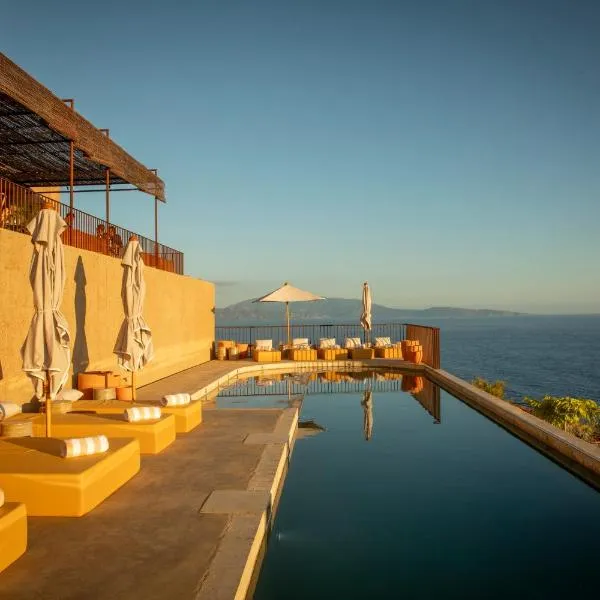 Hôtel Mylos - Cargèse, Piscine Intérieure et Extérieure，位于卡尔热斯的酒店