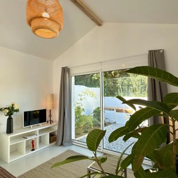 Grand studio mitoyen, calme et indépendant - Forêt et plages à Anglet，位于安格雷的酒店