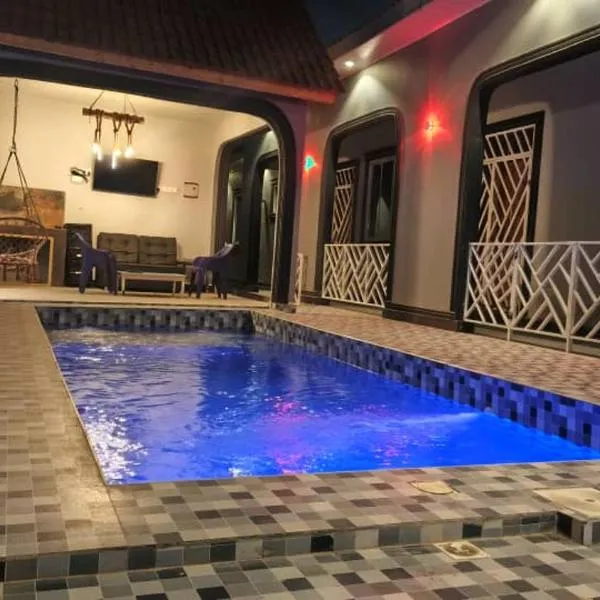 Heavenly ApHEARTment With a Swimming Pool，位于多多马的酒店