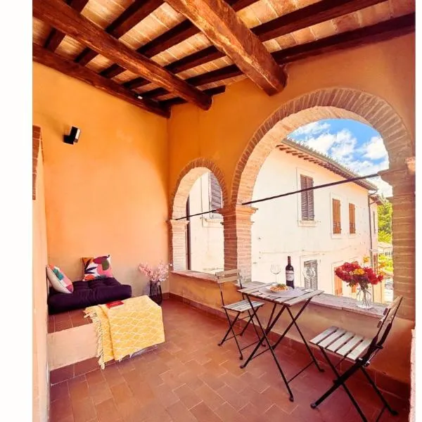 Casa in Umbria - nella Valle del Menotre vicino Rasiglia, Foligno, Assisi,Perugia，位于福利尼奥的酒店