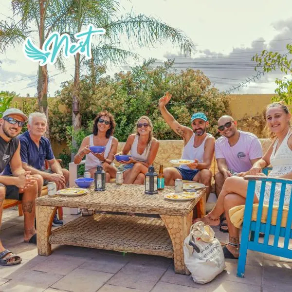 Los Amigos Nest Hostel，位于La Mareta的酒店