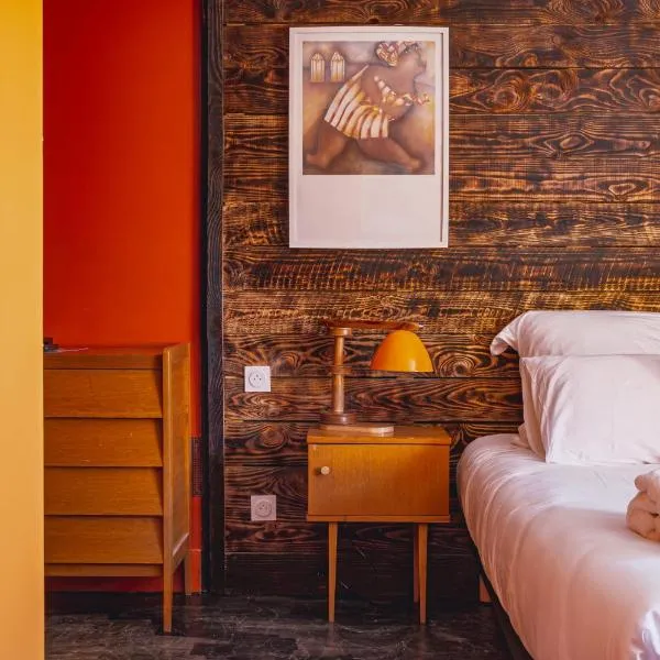 O'fil de soie Hôtel Balnéo Gite B&B Séminaires，位于沙尔略的酒店