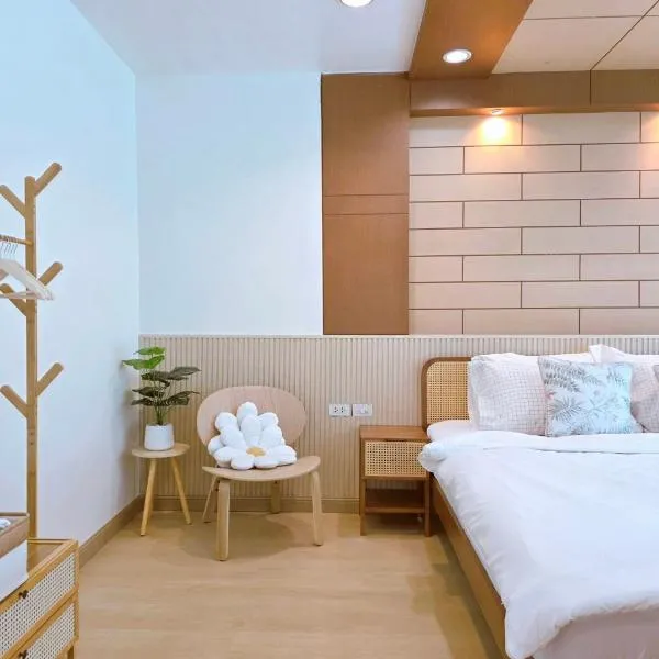 The beach bangsaen condo daily room Poolside，位于班邦森(1)的酒店